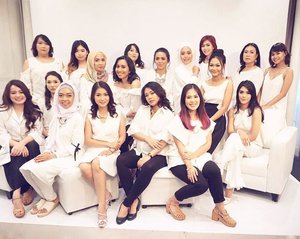 .
It's a wrap!!!
Thank you so much #BioOil and @femaledailynetwork for a day full of beauty treatment from head to toe (and the photoshoot session that make us feel like models for a whole day 😂)
.
#BioOilLoveYourSkinAndLife #BioOilAndFDN #BeautyGathering #BeautyEvent #MakeOver #photosession #beautytreatment #thanksGod #happyday #bestoftheday #bblogger #bloggerslife #mommyblogger #clozetteid #whitesquad #bloggersquad #squadgoals #potd