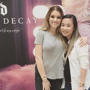Got to meet this beauty @ssssamanthaa today @urbandecaycosmetics Grand Opening Party! Very warm-hearted and a really down to earth person✨ Seriously, one of the best days of my life! 💕 #udvancity #ssssamanthaa #jcinstitute #jcialumni #indonesiabeautyblogger #beautybloggerindonesia #clozetteid #clozette #fdbeauty #makeupfanatic1 #makeupslaves #slave2beauty #slave2makeup #slavetobeauty #indobeautygram #indonesianbeautyblogger