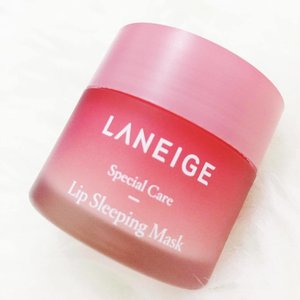 It's been two months using this baby , and I feel my lips still chapped during the day but not so dry like they used to be . Also it makes me easier to remove dead skin after using this at night . I feel this product like long lasting lip balm . @laneigeid #clozetteid #skincare #lotd #laneige #koreanbrand #koreanskincare