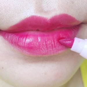 @mokomoko_id lip honey tin marker in shade fuschia #clozetteid #makeup #motd #lotd #mokomoko #liptint #lipmarker