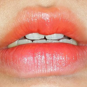 Easy gradient lip using @silkygirl_id moist lip color balm #poppy 
#clozetteid #gbeauty #tinaaustinpaul  #potd  #jovialbeauty #makeup #lipsoftheday #lotd