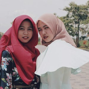 You searched the world for something else, to make you feel like what we had. And in the end in wonderland, we both went mad.
#clozetteid #clozettehijab #bloggerstyle #ootdhijab