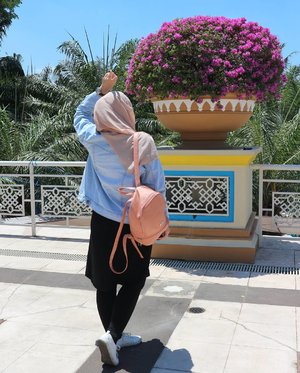 If you are brave enough to say GOODBYE, life will reward you a new HELLO -Paulo Coehlo-

#clozetteid #clozettehijab #fashionblogger #fashioninspiration #OOTD #HIJAB #ontrend #whatstrending #styleblogger