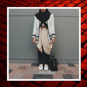 “I'm a multidimensional person and that's the freedom of fashion: that you're able to reinvent yourself through how you dress and how you cut your hair or whatever.” -Emma Watson #clozetteid #clozettehijab #clozetter #clozettequote #bloggerstyle #ootd #monochrome
