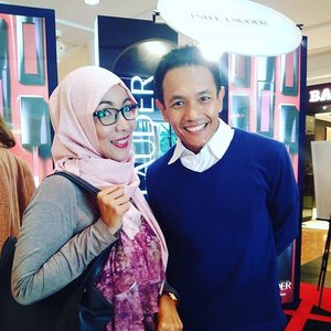 Meet a talented guy in Estee Lauder Indonesia, @erfanharyando . Trust me, he knows fashion so well and definitely knows how to bring smile to people's faces. Glad to meet you! 😘  @clozetteid Estee Lauder Envy Lip Party #clozetteid #ClozetteEnvyYou #lipstickenvy #esteelauderindonesia . Thank you! 😘😘😘