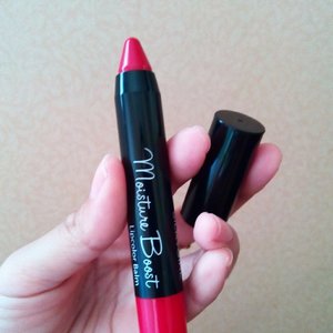 Curretly in love with this lipcolor balm from @silkygirl_id, and fresh review is on my blog, link on my bio#lipbalm #lipcolor #lippie #lipstick #idbeautyblogger #ClozetteID #indobeautyblogger #indonesianbeautyblogger #bbloggerid #bblogger #productreview #lipstickreview #newpost #redlipstick #redlips #indonesia #innovamei