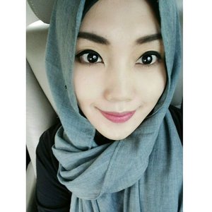 Nyobain jilbab baru dari @illahiya bahannya enak beut... hatur nuhun teh dugina meuni sakocepat... 😉 #clozetteid #fashion #hotd #beauty #motd #makeupbyme #tags4likes