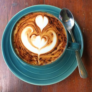 I need my caffeine ☕️ is that you? •••#Nona_HitamPahit #clozetteid #followme #worldtravelbook #digitalnomad #tasteintravel #moodbooster