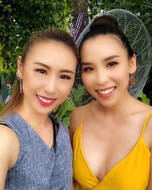 Still can’t get over it. It may still feel like a dream from yesterday 😂 I had makeup supplies from @tartecosmetics and get a chance to meet my favourite YouTuber @tina_yong 🌻 ...#ladies_journal #tarte #tarteshapetape #shapetapenation #tartecosmetics #sephorasg @sephorasg #clozette #clozetteid #shapetapeismycardio