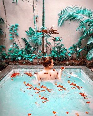 I make time for myself 🍃 📸 @sherleennio 
#ladies_journal #summer #fennyxbali #bali #indonesia #vacation #holiday #relax #spa #nature #summervibes #clozetteid #clozette #beauty