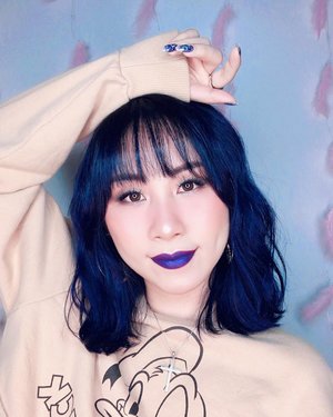 Welcoming 2020 with blue galaxy color 🌌

Thanks to my favorite hairstylist @katherineseakx99 from @99percenthairstudio and nail artist @_vvvwjw 
#ladies_journal #cnynails #hair #hairstyles #haircolor #hairtransformation #haircut #hairgoals #nailsofinstagram #nails #nailart #clozetteid #clozette