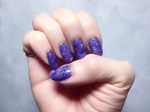 Actually I am pretty impressed with my own skill doing this nails even if it failed 😅Thank you @tabarakamelisha from @nailstore_byme for teaching me and it was so fun for sure 😂😂😂...#ladies_journal  #clozette #clozetteid #notd #nails #nailart #naildesigns #nailgelish #galaxy #starts #fashionstyle #fashion #style #naildesign