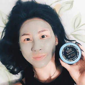 Had a chance to try this "Detoxifying Mask" from @truselforganics for the first time. It's 100% natural and organic 🍃
Thank you #TruSelfOrganics for giving me a try your #detoxifyingmask .
.
.
#ladies_journal #organicskincare #beauty #mask #skincare #clozette #clozetteid #clozetteambassador