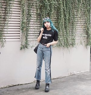 Black + white + a pop of color = foolproof chic. Anytime, anywhere, any outfit.
.
👕 by @antistalkingco .
.
.
.
.
#clozetteID #clozette #clozetter #medanbeautygram #ggrep #ggrepstyle #ggreptrend #cidstreetstyle #cgstreetstyle #looksootd