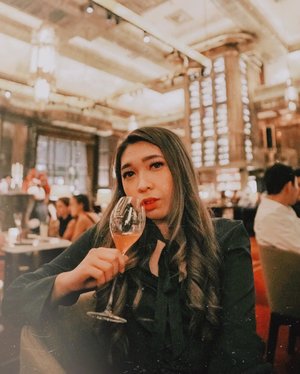 Suddenly, it became my most beautiful moment in Singapore when i visited Atlas Bar.
Having a stellar night experiencing the mood, hospitality and infinite choice of drinks.
It such an amazing experience made possible.
.
.
.
.
.
#Atlasbarsg #atlasbar #singapore #visitsingapore #singaporetourismboard #clozette #clozetteid #travel #lifestyle