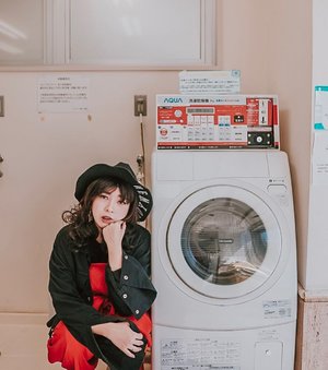Waiting for my laundry to be done 🧺..📷 @williamiskandar ....#clozette #clozetteid #portrait #lookbook #selfportrait #yunitainjapan #lifestyle #ootd #japan #japanlaundry #explorejapan #wheninjapan
