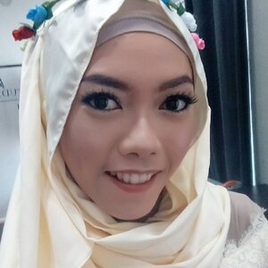 fall in love the touch 💞💞💞.Makeup by @bugnanirwana ..#Clozetteid #makeup #hijab #makeuphijab #hijablook #selfie #makeupoftheday #motd #hootd #hijaboftheday #clozetter #starclozetter