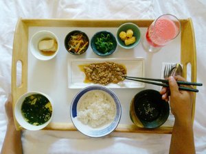 korean breakfast on bed ❤ .
.
#ClozetteID #travel #journey #breakfast #korean #lifestyle #tamaboutiquehotel #tamaboutique #hotelbandung #tamahotel #culinary #diarijourney #ceritadianari #diari26