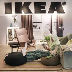 Halo semua.. udah pada punya katalog @ikea_id yg terbaru belum? Miliki segera dan yuk datang ke @ikea_id Alam Sutera sambil borong furniture serta perabot rumah yang kece-kece 😍  atau di jaman teknologi sekarang, kamu bisa tinggal klik  ikea.co.id buat download dan beli seluruh barang via online. Di usianya yg ke 75 tahun, ikea semakin 'menghidupkan' rumah 💝
.
.
.
.
.
.
.
#IKEA #IKEAINDONESIA #IkeaKatalog2019 #AyokeIKEA #KatalogIKEA2019
#lifestyle #blogger #bloggerindo #bloggerlife #LifestyleBlogger #clozetteID #indonesianfemaleblogger #indonesianhijabblogger #bloggerlife