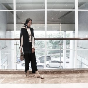 Something that i've never been bored is wearing #Monochrome . How 'bout you?!..📸 @ariright...#clozetteID #ootd #hootd #clozettedaily #starclozetter #fashion #style #lookbookindonesia #lookbook #blogger #fashionpeople #fashionblogger #bloggerperempuan #indonesianhijabblogger #indofashionpeople #indonesianfemaleblogger #bloggerindo #hijabstyle #hijabootd #hijabootdindo