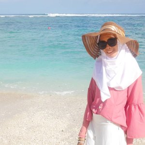 Smile is a curve that sets everything straight.
.
.
.
.
.
#Clozetteid #clozettedaily #vitaminsea #beach #bali #balilife #baliindonesia #balidaily #hijab #travel #traveller #hijabtraveller #blogger #fashion #lifestyle #starclozetter #bloggerindo #lumix #lumix_id #lumixindonesia #lumixgf8 #lumixgf8indonesia
