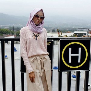 H for honesty. .#ClozetteID #COTW #cidsunglasses #hijab #hootd #ootd #sunglasses