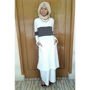 Steal @restuanggraini 's look, stay simple and casual but still look as a smart woman as her signature design 💞 #ClozetteID #starclozetter #clozetter #OOTD #hijabootdindo #hijab