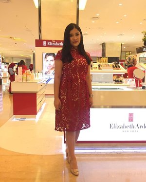 I'm loving today's make up by @elizabetharden 's product 💋💄and cute maroon cheongsam 👗👒 #clozetteid #blogger #bloggerstyle #ootd #motd #potd #cny #cny2017🐔 #elizabetharden
