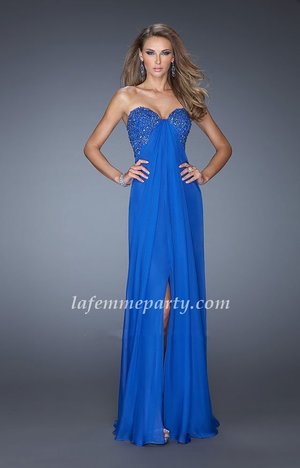 Long La Femme Style 20023 Prom Dress Features a Sweetheart Neckline, the Bust and Criss Cross Back Straps are embellished with Small Jeweled Lace, Sexy Side Slit, and Gathered Chiffon Skirt. This La Femme Sweetheart Dress is perfect for Prom Dress, Evening Dress, Winter Formal Dress, Bridesmaid Dress, Homecoming Dress or Special Occasion Dress.
 
Size: Standard Size or Custom Made Size
Closure: Side Zipper
Details: Side Slip, Criss Cross Back Straps
Fabric: Chiffon
Length: Long
Neckline: Strapless
Waistline: Natural
Color: Electric Blue
Tag: Electric Blue, Long, Strapless, Prom Dresses, La Femme 20023