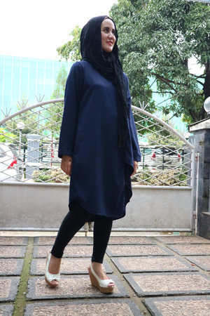 My style : Hijab hanatajima, tunik dress, legging, wedges. 
#clozetteid #clozettemobileapp #ootd