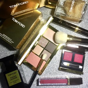 Let's have normal day with #Tomford #tomfordmakeup #Tomfordbeauty It's a peaceful moment when you know what's gonna work well without any doubt. #hetic #tuesday #motherhood #busybee #makeuppost #metime #makeuptalk #clozetteid #clozette #makeupmadness #makeupobsessed #makeuplover #makeupaddict #solarexposure #possession #makeupbrush #bodyglitter #tuscanleather