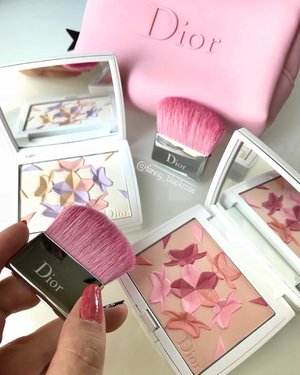 Adding these beauties #limitededition #diorsnow  @diormakeup 💖💕 to my #makeup #makeupcollection 
Last season I manage to get the #exclusive #asia launch at Japan. 
Thank you to make it easier this time 😊💖💕 .
#diormakeup #diorbeauty #pink #sunday #sundayfunday #pinkish #powder #makeup  #makeuppost #makeuptalk #wakeupandmakeup #ilovemakeup #luxurybeauty #makeupblog #beautyblog #clozette #clozetteid #spring2018 #beautyblogger #beautyvlogger #beautygram #beautylover #makeupaddict