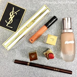 Simple #MOTD with #tomford #lamer #makeupforever #ysl 😊😊😊❤✨ running around again today... and I am happy to have it in my #makeuppouch #travelfriendly #makeupflatlay #makeuppost #makeup #makeupaddict #makeupjunkie #makeupmafia #makeupporn #clozetteID #ilovemakeup #warm #peach #coral #luxurybeauty #tomfordbeauty #mufe #foubation #lipstick #blush