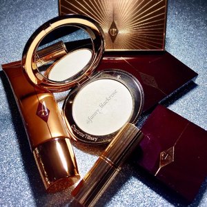 Finally give in and end up love this #powder from @ctilburymakeup 🌸💕 I was wondering, should I take #fair or medium instead... online shopper prob 😅😂 I do hope it comes with the sleeve or another protector for the beautiful #rosegold packaging. 
I am sure it will easy to get scratches inside my #makeuppouch . ❤
🖤
❤
#ctilburymakeup #charlottetilbury #powder #instantpalette #limitededition #lipstick #bronzer #bodybronzer #eyeshadow #makeuppost #makeuptalk #makeupmafia #makeuplover #makeupobsessed #beautyvlogger #beautyblogger #beautyblog #instabeauty #clozette #clozetteid
