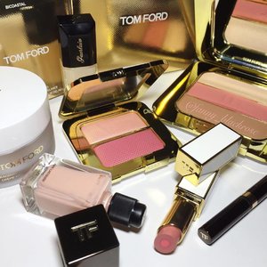 Trying another one today #motd and I have strong feeling that I will end up with #summer by #TomFord choice 💖✨ #TomFordSoLeil #prego #pregnancy #maternityphotoshoot #coral #peach #glowing #clozette #clozetteid #TF #TFBeauty #TFMakeup #TFLipstick #Guerlain