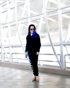 My #comfy #airport #airportoutfit from @four_seasons_boutique 🖤✨ Thank You ✨🖤
#airportlife
#workingmom #airportfashion #airportfashion #airportlook #training #fotd #mylookbook #blackbeauty #lookbooklookbook #louisvuitton #sunprotector #sunglasses #ootd #ootdfashion #airport✈️ #clozette #clozetteid #🖤 #louboutin #wedges #iphonex #manicpanic #bluehair #bluehairdontcare