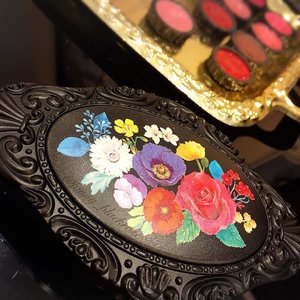 Playing at @annasuicosmetics #annasui the little magnetic palette , worth to collect 😍❤️ #makeupjunkie #makeup #makeuppost #makeupmafia #ilovemakeup #floral #flower #clozetteID #makeuppalette #collector #luxurybeauty
