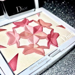 After editing video whole day, means seeing my own face all d time, I need to distress and see something beautiful 😅😂😅😂 love this @diormakeup #blush #bloom #dior #diorsnow #limitededition 
All the way from Japan 😊 favor from my dearest primary school mate! @adipratamma 😊 Thank you 😁
#makeup #makeuptalk #makeuppost #makeupblog #makeuplover #beautyaddict #beautylover #beautyaddict #beautyvlogger #beautyblogger #clozette #clozetteid #wakeupandmakeup
