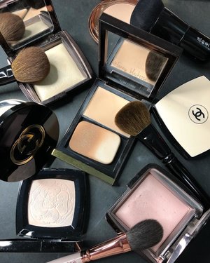 Back to my #powderroom ✨✨✨ You know it when I have my #blackbeauty background back 🙃🙂🙃🙂
#Powder I’ve been enjoying and collecting from #charlottetilbury #chanel #hourglass #tomford 
Specific powder for different finish I want to achieve 😊💖✨
And yeah.... only #makeupjunkie can relate this #makeuptalk 😉✨
#makeuplover 
#makeupaddict 
#clozette 
#clozetteid 
#makeuplife 
#beautygram 
#beautyblog 
#Beautyblogger
#beautyvlogger