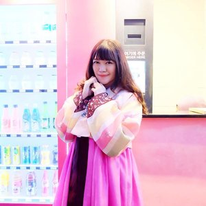 Annyeong haseyo 👋🏻💕 Another goals unlocked : wear the beautiful traditional dress of Korea, Hanbok ✔️
.
.
.
#selfportrait #ulzzang #clozetteid #beautyblogger #fashionpeople #styleblogger #bestoftheday #indonesianblogger #l4l #likeforlike #photooftheday #southkorea #ggrep #ootd #beauty #makeup #fashion #asiangirl #beautyjunkie #얼짱 #일상 #데일리룩 #셀스타그램 #셀카
