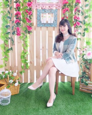Wearing green themed outfit to blend with the background 💚💛 Don't you think the decoration looks so pretty? 🌿
#BentonGreenBox #Benton #BentonInstaEvent @bentoncosmetics .
.
.
.
.
.
.
.
#selfportrait #ulzzang #clozetteid #ootd #beautyblogger #fashionpeople #blogger #beautyenthusiast #makeupjunkie #styleblogger #bestoftheday #beautyinfluencer #indonesianblogger #l4l #photooftheday #beauty #makeup #fashion #styleinspiration  #asiangirl #instastyle #beautyjunkie #얼짱 #일상 #데일리룩 #셀스타그램 #셀카