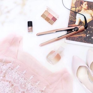 Peachy Pink & Copper essentials for family day out 🍑🍂💫
.
.
.
.
.
.
#clozetteid #flatlay #makeupflatlay #pinkflatlay #fashionflatlay #makeup #beauty #fashion #beautyblogger #fashionblogger #asianblogger #indonesianbeautyblogger #beautyenthusiast #beautyguru #influencer #beautyinfluencer #makeupjunkie #liveauthentic #likesforlikes #l4l #bestoftheday #instadaily #beautycommunity  #bestoftheday #얼짱 #일상 #데일리룩 #셀스타그램 #셀카