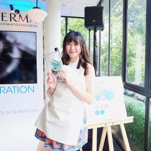 Channeling my inner arty side on previous @bioderma_indonesia #LastingHydration event 🎨✨ We had so much fun doing our own Water Bottle Painting! Thank you @ganaraartspace 👩🏻‍🎨
.
.
.
.
.
#clozetteid #ootd #selfportrait #ulzzang  #bioderma #biodermaindonesia #beautyblogger #beautyenthusiast #makeupjunkie #bestoftheday #skincare #indonesianbeautyblogger #styleblogger #whatiweartoday #lookbook #bestoftheday #beautybloggerid #beautyguru #l4l #likesforlikes  #makeup #asiangirl #instastyle #bloggerevent #얼짱 #일상 #데일리룩 #셀스타그램 #셀카 #beautyinfluencer