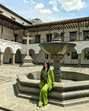Strolling around the good old town in style.#oldtownquito #clozetteid #atsthelabel