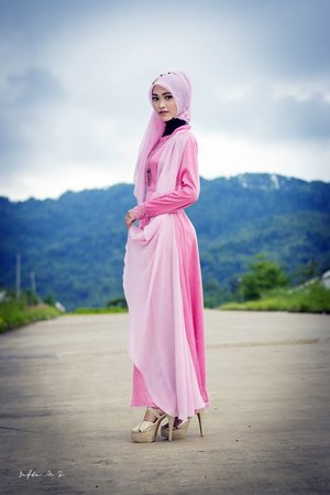 pinky hijab dgn balutan slyerss