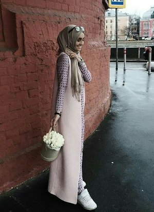 pretty in casual hijab