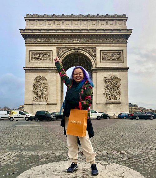 #Repost from Clozette Ambassador @fanny_blackrose.

In the middle of the 🚧 , while freezing windy 🌬 cold weather 
•••
Thank you for the pics 😄 must be freezing your fingers to take it 😂 
•••
#havingfun #arcdetriompheparis #paris #whileinparis #louisvuitton #superdry #momentsofmine #livingmybestlife #wanderer #livingmybestlife #lovethelifeyoulive #clozette #clozetteid #idontplaniplay #idontplanipray #happyisdecision