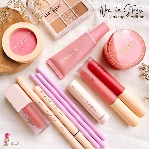 
#Repost from Clozetter @oktaritami.


Pengen share #NewinStash bulan ini sekaligus tapi kok rame bener. Jadinya aku pisahin postingan untuk makeup dan skincarenya
.
Dimulai dari brand lokal,
✨ @midira.official Make it Brow, I See Liner, Cookie Blusher, dan Velvet Lip Matte: Semua produk makeupnya dikemas dalam kemasan sachet yang gemes. Aku baru 1 kali cobain produknya dan aku suka sama eyelinernya karena itemnya pekat banget. Luv!!
.
✨ @wardahbeauty Colorfit Ultraweight Matte Lipstick ‘Sunkissed Jeju’
.
✨ @nazea.id Define Eyebrow Pencil: Brand lokal yang ngeluarin produk alis untuk produk perdananya. Total 3 shades: Milk, Coffee & Brownie. Tipe pensil alis matic yang langsing banget + udah ada spoolie. Aku masih belum cobain produknya tapi senoga pensil alis yang tipenya ‘langsing’ gini ga mudah patah ya. Btw gemes ga sih packagingnya serba lilac gitu💕
.
…dan brand luar, 
✨ @pinkflashcosmetics yang awalnya aku kira produk lokal ternyata produk asal China🙈 Aku pilih 2 produknya dulu: foundation dan loose powder
.
✨ @dasique_official Blur Velvet Tint ‘01 Flat Rose’ & Shadow Palette ‘Milk Latte’: brand asal korea ini bisa kalian kepoin di @hicharis_official @charis_indonesia ya
.
Semua produknya ntar aku review lengkap di postingan terpisah 👩🏻‍💻
.
#makeuplokal #localmakeup #dasique #makeuptutorial #ClozetteID