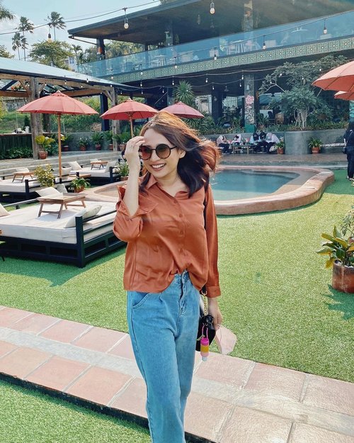 

#Repost from Clozetter @raramispawanti.

This wind was similar to problems. Sometimes I can predict and solve, sometimes I cannot do much and just live with it.

At that time, I couldnt predict the wind was coming..so yeahhh. Just smiled! Couldnt ensure my hair and top👀

#ootdmalang #ootdindonesia #outﬁtinspo #casualindo #ClozetteID #ootd #ootdindo #instadaily #dailylife #whatiwear #qotdindonesia