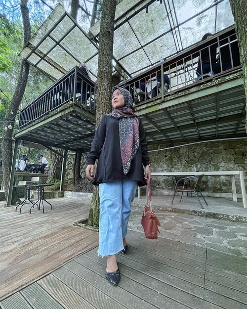 #Repost from Clozetter @sridevi_sdr.


Women in black 🖤

Padahal kata dokter tuh gaboleh sering-sering pake warna hitam, tapi apa boleh buat. I love black doc ☺️☺️

Next slide to see details on Sophia Blouse by @heaven_lights 🤩

-
#dailyootdwithhl #ootdwithhl #setiabersamahl #heavenlights #ootd #ootdhijab #clozette #clozetteid #lb #like #evidibogor